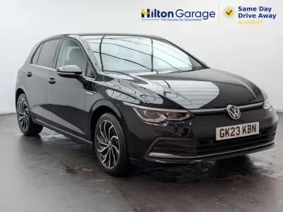 Usado VW Golf VIII Edition 150 HP (110 kW) 2023 Preto Citadino