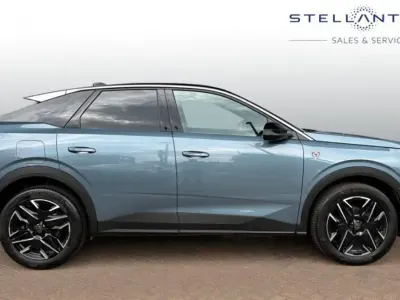 Second-hand Peugeot 3008 GT 134 CP (98 kW) 2025 Albastru SUV