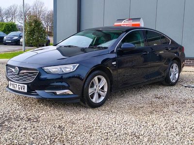 Second-hand Vauxhall Insignia SRi 2017 Albastru Hatchback