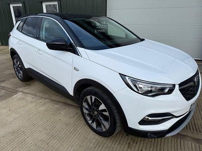 Used Vauxhall Grandland X Sport 130 HP (95 kW) 2018 White SUV