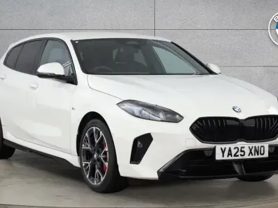 Begagnad BMW 120 M Sport 168 HK (123 kW) 2025 Vit Halvkombi