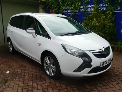 Used Vauxhall Zafira SRi 170 HP (125 kW) 2016 White MPV