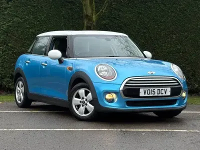 Usado Mini Cooper Hatch 136 CV (100 kW) 2015 Azul Utilitario
