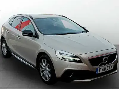 Used Volvo V40 Pro 152 HP (111 kW) 2018 Gold Hatchback