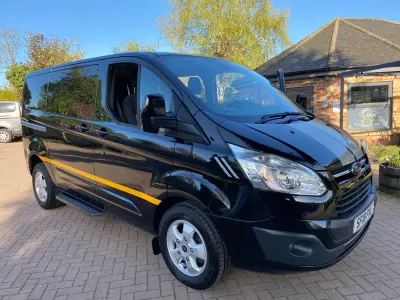 Begagnad Ford Tourneo Titanium 130 HK (95 kW) 2018 Svart Minibuss
