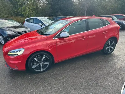 Used Volvo V40 R-Design 190 HP (139 kW) 2017 Red Hatchback