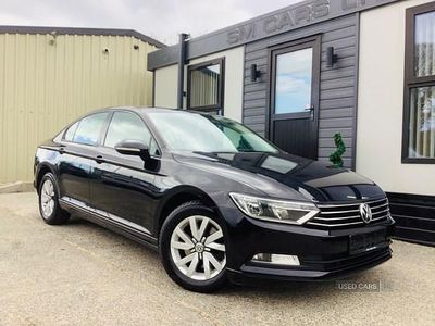 Usado VW Passat S 120 CV (88 kW) 2017 Negro Berlina