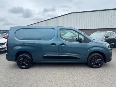 New Citroën Berlingo 129 HP (94 kW) 2026 Blue MPV