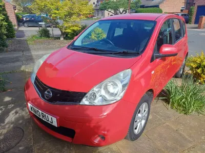 Begagnad Nissan Note Acenta 88 HK (64 kW) 2010 Röd Halvkombi