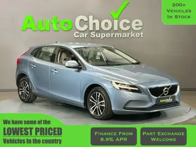 Begagnad Volvo V40 Momentum 152 HK (111 kW) 2017 Blå Halvkombi