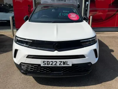 Used Vauxhall Mokka SRi 130 HP (95 kW) 2022 White SUV