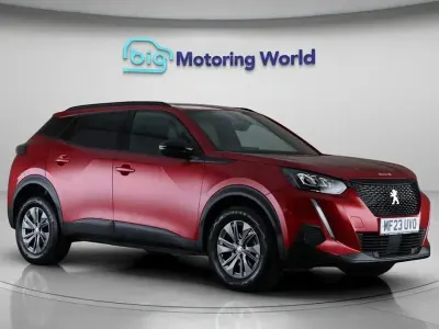 Begagnad Peugeot 2008 Active+ 100 HK (73 kW) 2023 Röd SUV