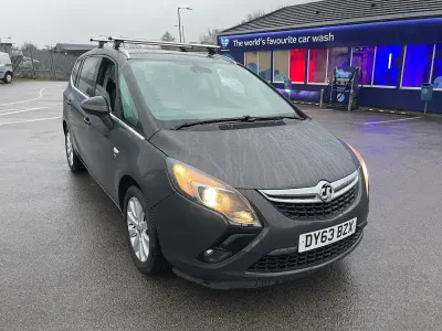 Begagnad Vauxhall Zafira 170 HK (125 kW) 2013 Grå Minibuss