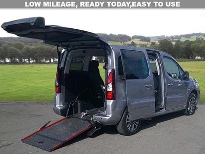 Gebraucht Peugeot Partner Tepee Allure 100 PS (73 kW) 2018 Grau Van / Kleinbus