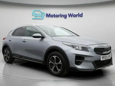 Usado Kia XCeed 139 HP (102 kW) 2022 Prateado SUV