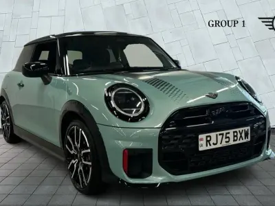 Usado Mini John Cooper Works Hatch 228 CV (167 kW) 2025 Verde Utilitario