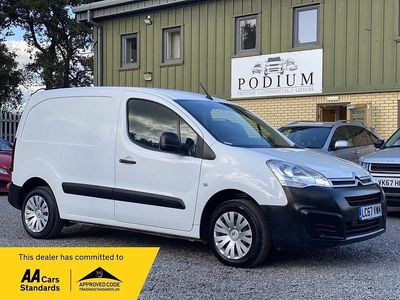 Used Citroën Berlingo 100 HP (73 kW) 2018 White MPV