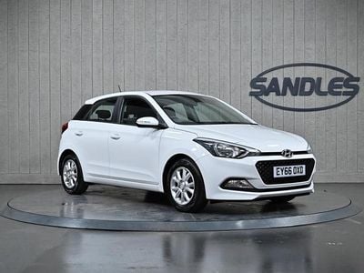 White Used 2016 Hyundai i20 SE Hatchback | £8,999 (Fair price)