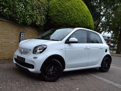 Used Smart ForFour Premium 90 HP (66 kW) 2017 White Hatchback