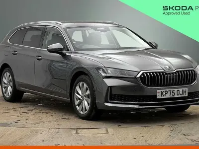 Neu Skoda Superb SE Technology 150 PS (110 kW) 2025 Grau Kombi