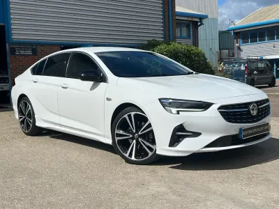 Used Vauxhall Insignia SRi 210 HP (154 kW) 2020 White Hatchback