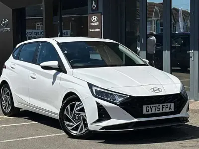 Used Hyundai i20 Advanced 101 HP (74 kW) 2025 White Hatchback