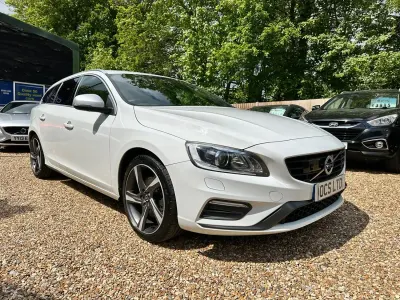 Usado Volvo V60 R-Design 2016 Branco Carrinha