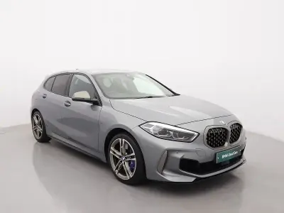 Usado BMW M135 Shadowline 306 CV (225 kW) 2023 Gris Utilitario