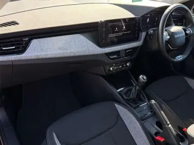 Käytetty Skoda Kamiq SE 95 HP (69 kW) 2025 Musta Katumaasturi