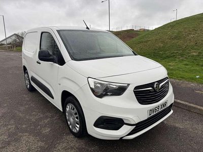 Used Vauxhall Combo Sportive 100 HP (73 kW) 2019 White MPV