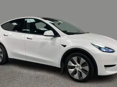 Begagnad Tesla Model Y RWD 219 kW (299 HK) 2023 Vit SUV