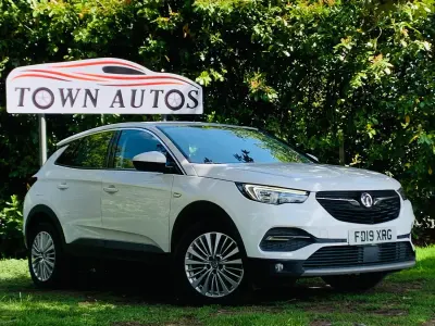 Used Vauxhall Grandland X S 130 HP (95 kW) 2019 White SUV