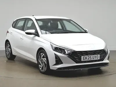 Used Hyundai i20 Advanced 100 HP (73 kW) 2025 White Hatchback