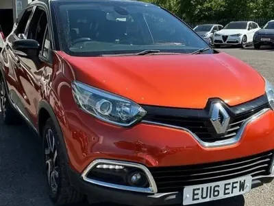 Usado Renault Captur Dynamique 90 CV (66 kW) 2016 Naranja SUV