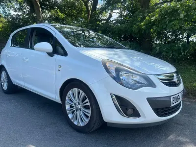 Used Vauxhall Corsa 100 HP (73 kW) 2014 White Hatchback