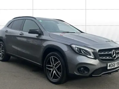 Usado Mercedes GLA180 Urban 122 HP (89 kW) 2018 Cinzento SUV