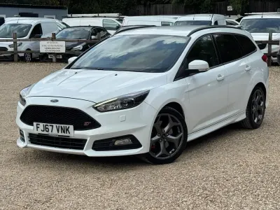 Used Ford Focus ST 250 HP (183 kW) 2017 White Estate