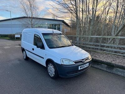 White Used 2006 Vauxhall Combo Van | £1,485 (Good price)