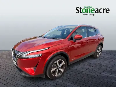 Begagnad Nissan Qashqai N-Connecta 190 HK (139 kW) 2023 Röd SUV