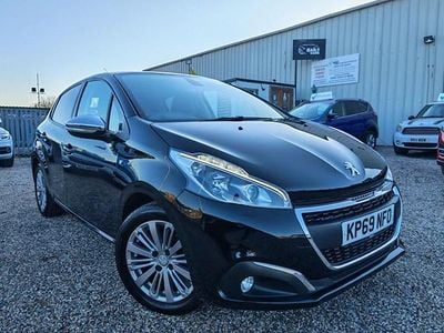 Used Peugeot 208 Signature Sky 82 HP (60 kW) 2019 Black Hatchback
