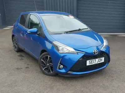 Begagnad Toyota Yaris Design 2017 Blå Halvkombi