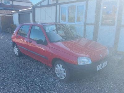 Used Renault Clio 64 HP (47 kW) 1997 Red Hatchback