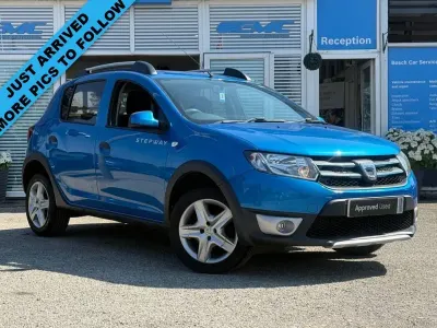 Used Dacia Sandero Lauréate 90 HP (66 kW) 2015 Blue Hatchback
