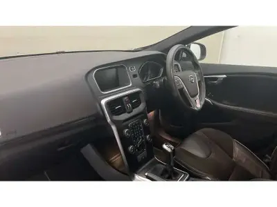 Begagnad Volvo V40 R-Design 122 HK (89 kW) 2018 Silver Halvkombi