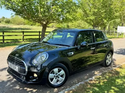 Begagnad Mini ONE Hatch 102 HK (75 kW) 2017 Svart Halvkombi