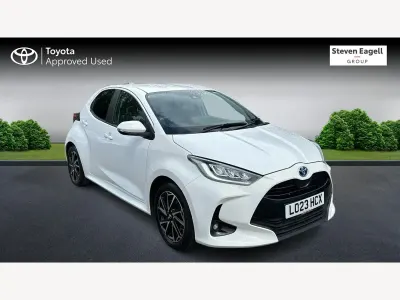 Used Toyota Yaris Hybrid Design 2023 White Hatchback