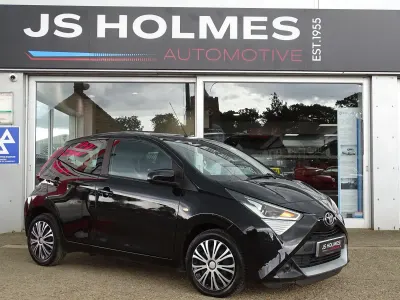 Used Toyota Aygo X-play 72 HP (52 kW) 2021 Black Hatchback