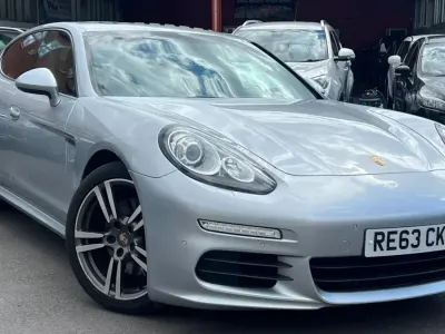 Usado Porsche Panamera 300 CV (220 kW) 2013 Plateado Utilitario