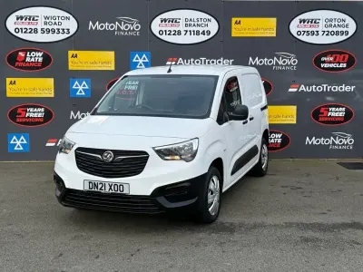 Used Vauxhall Combo 100 HP (73 kW) 2021 White MPV