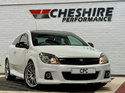 Second-hand Vauxhall Astra Edition 270 CP (198 kW) 2010 Alb Hatchback